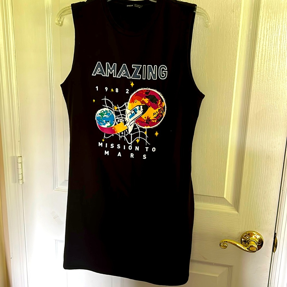 SHEIN women’s sleeveless Tee Amazing 1982 Mission to Mars, long tail/short skirt